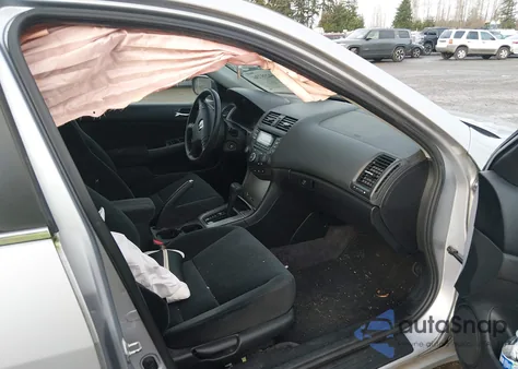 2005 Honda Accord 2.4 Ex z USA, uszkodzony, nr VIN 1HGCM567X5A045193